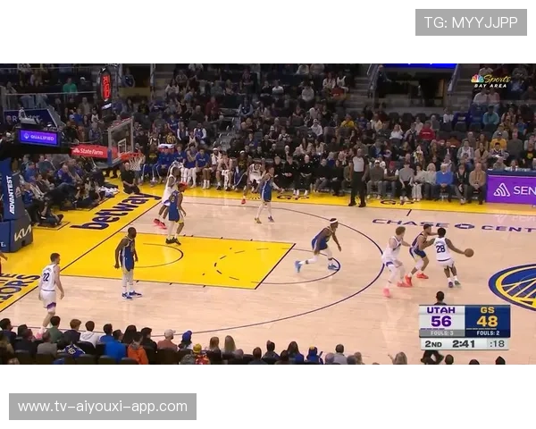 格林替补席怒喷裁判，队友都不敢劝